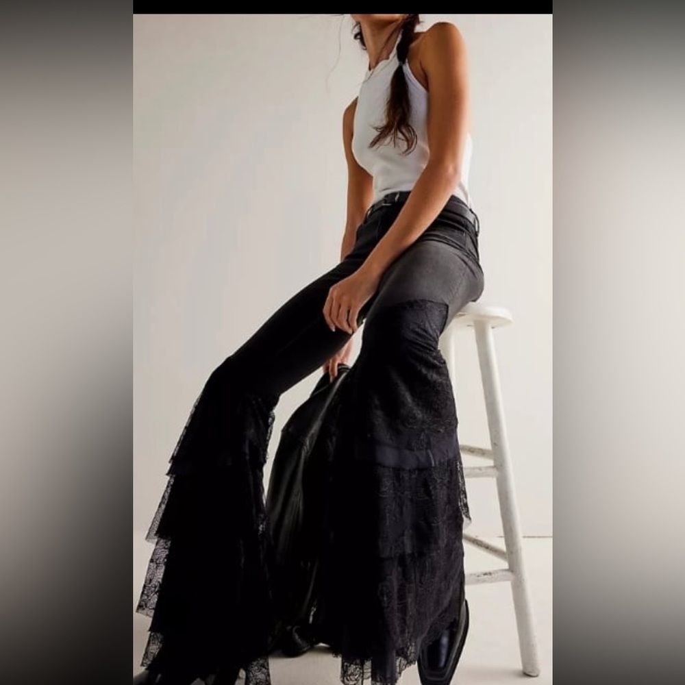 We The Free Mystic High Rise Lace Flare Jean. Size 29 - Picture 3 of 8